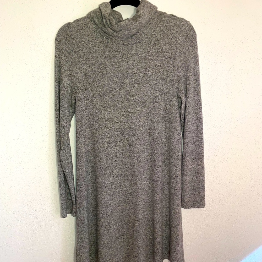 Ella Pearl gray sweater dress. Size M.